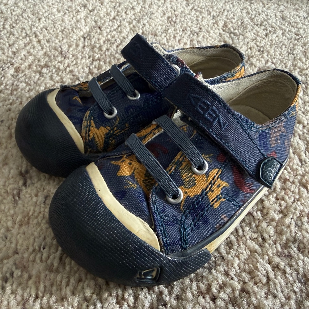 KEEN Unisex Kids Blue & Yellow Animal Print Athletic Canvas Shoes
